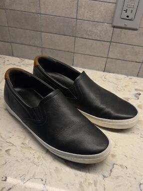 Sz 9 Vince Mens Black Perkins Slip-On Casual Sneakers with Tan Heel Accent